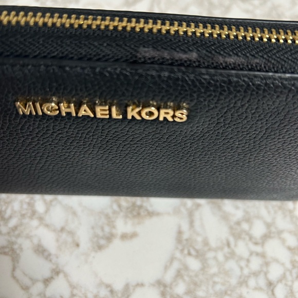 Michael Kor ladies black zip wallet. New WOT. Beautiful wallet with hand strap. - Picture 13 of 15